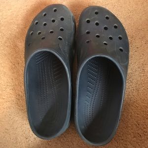 Men’s crocs